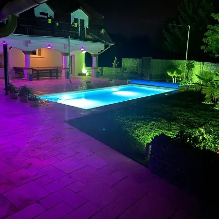 Oazis Panzio Bed & Breakfast *