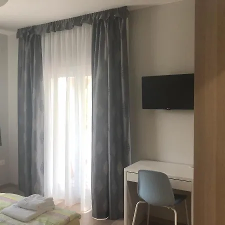 Oazis Panzio Bed & Breakfast *